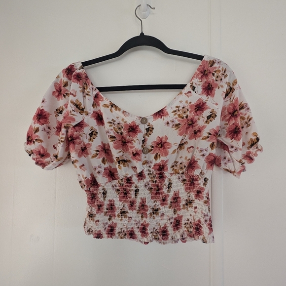 Chic Floral Smocked Blouse - Picture 1 of 4
